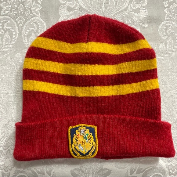 Harry Potter Gryffindor Cuffed Beanie Knit Hat And Scarf Combo Set - Picture 4 of 11